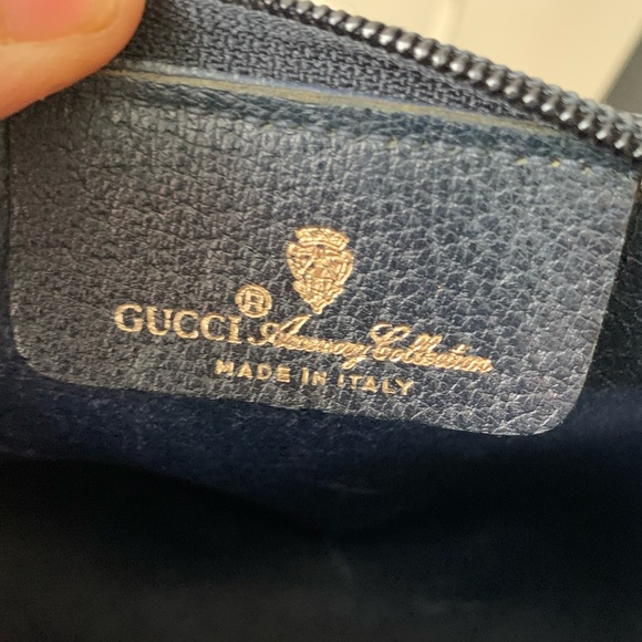 (55) GUCCI 80s Navy Crossbody - Picture 2 of 10